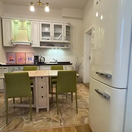 2 Bedrooms On Vitosha Boulevard Apartamento *